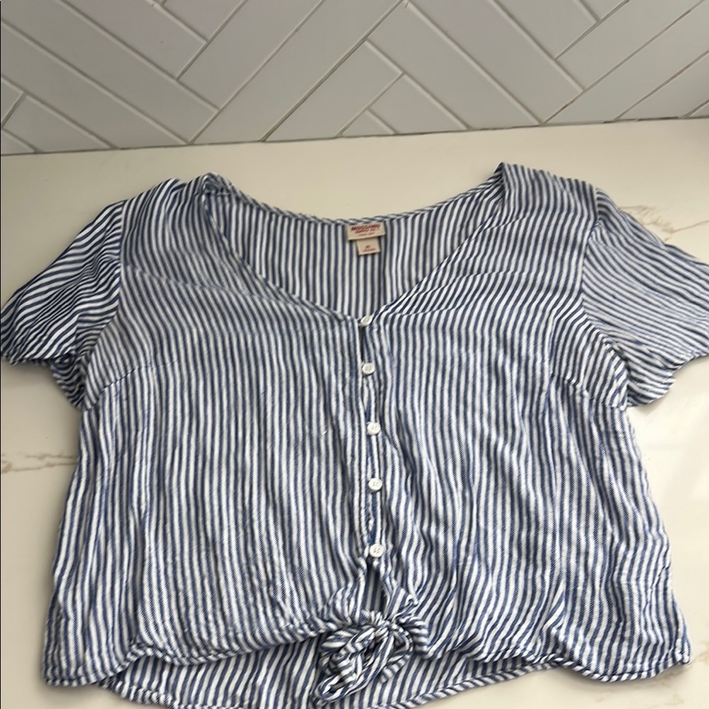Mossimo Supply Co Blue and White Buttoned Crop Blouse